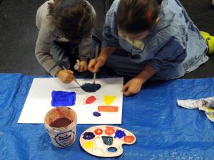  – „The wonderful world of colour” - school kids and kindergarters discover blended paint in a joined group
