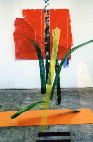 Malerei-Installationen – <b>tulipes I</b> Installation, (13 Teile einzeln beweglich gehängt / mehrere Boden- / ein Wandstück), Galerie Art and be, München, 1999